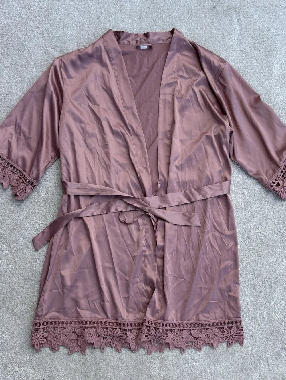 Women’s One Size Mauve Satin Mid length Short Sleeve Lace Edge Robe
